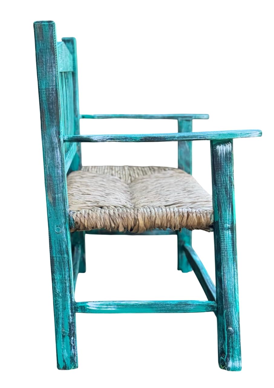 Banca artesanal de madera maciza con asiento tejido con tule, decoradas con hierro forjado, cera pulida a mano