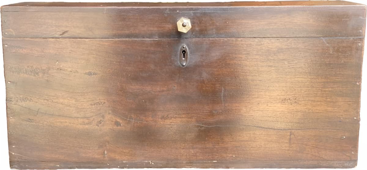 Baúl petaquilla antiguo de madera, marca Galería Tonaltecas Jaliscienses, pieza única, detalles originales