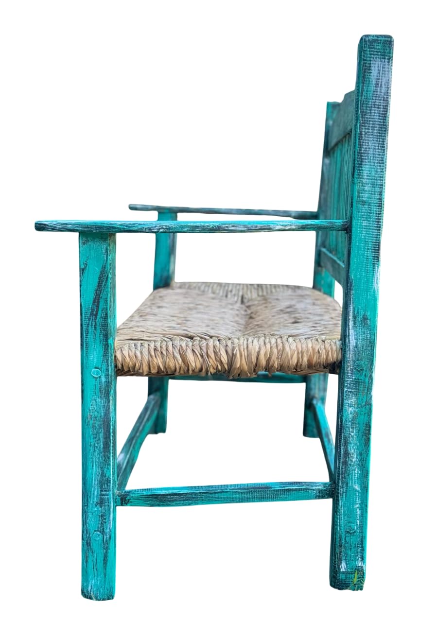 Banca artesanal de madera maciza con asiento tejido con tule, decoradas con hierro forjado, cera pulida a mano