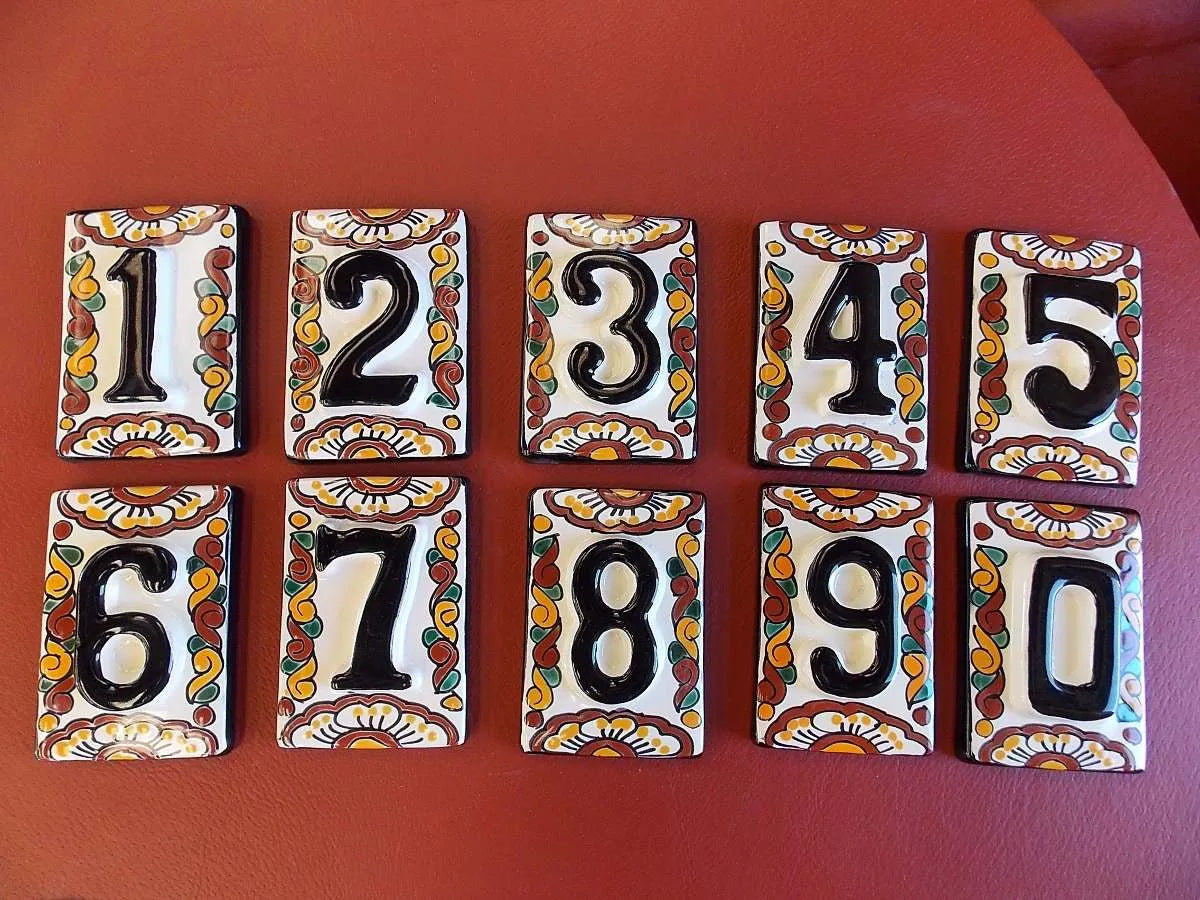 Hermosos Números De Talavera Fina Estilo Antiguo. 2 Piezas