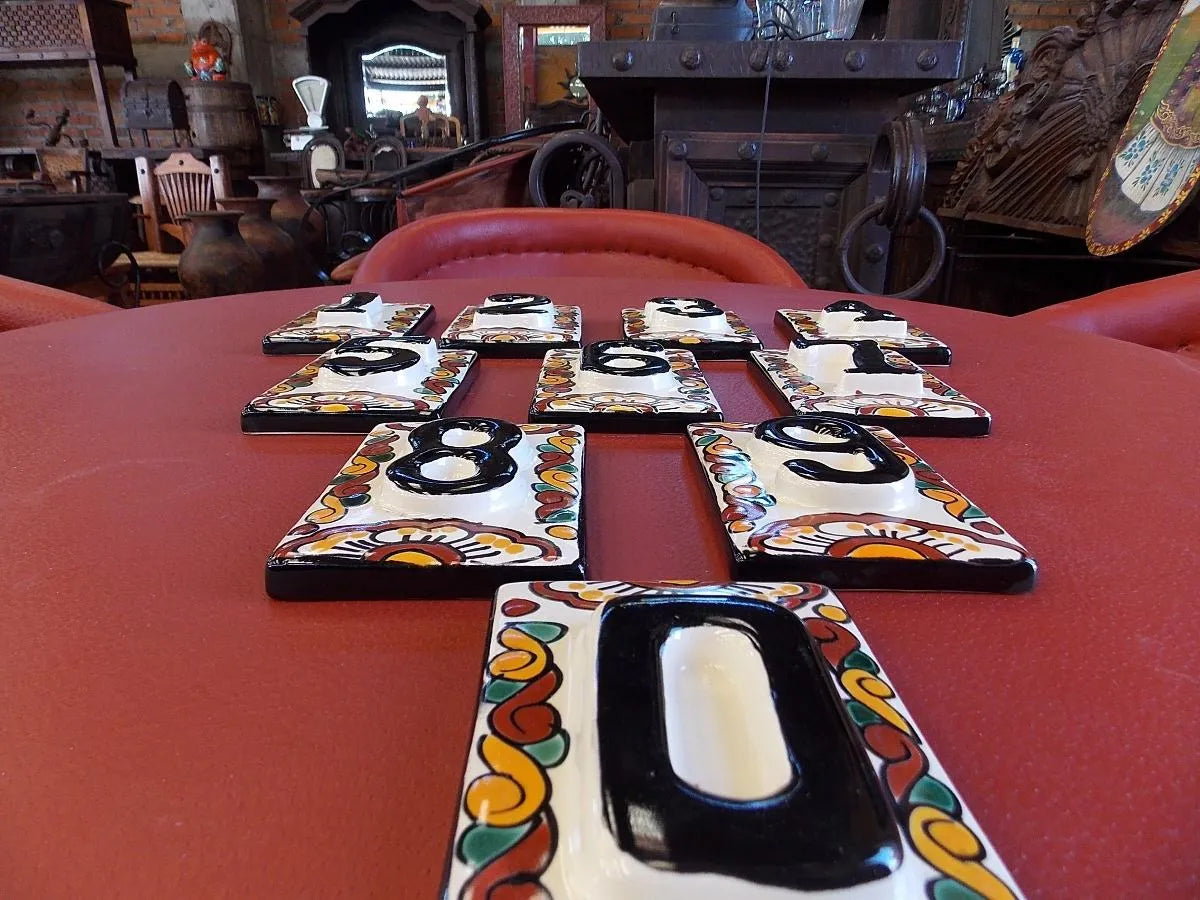 Hermosos Números De Talavera Fina Estilo Antiguo. 2 Piezas