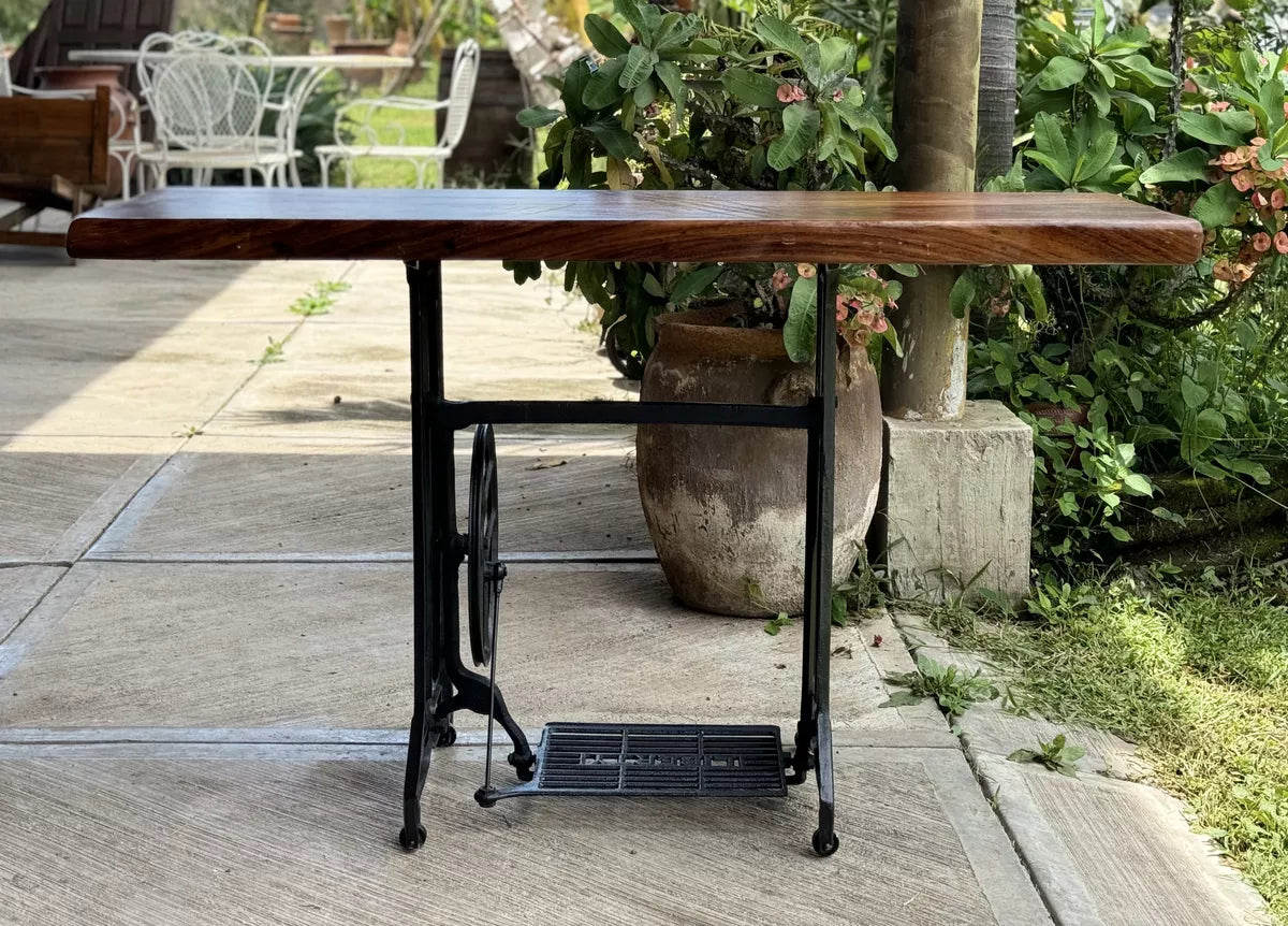 Mesa Credenza Con Pedal De Maquina De Coser Antigua.