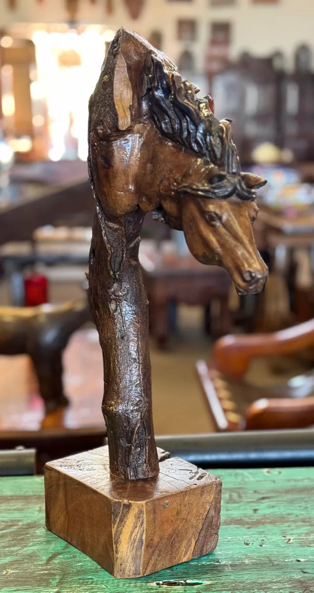 Escultura En Forma De Caballo En Nogal Estilo Antiguo.