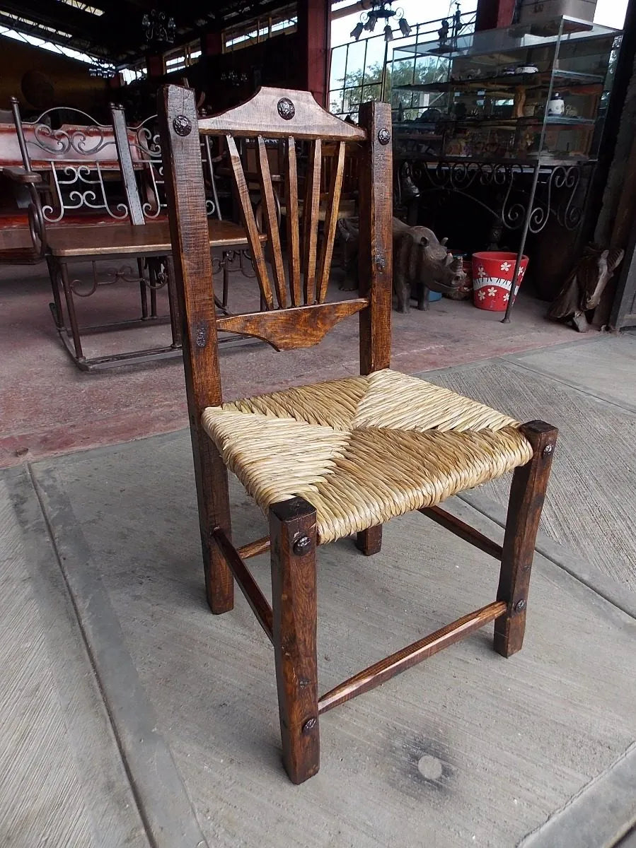 Bella Silla Artesanal De Madera Sustentable. Estilo Antiguo.
