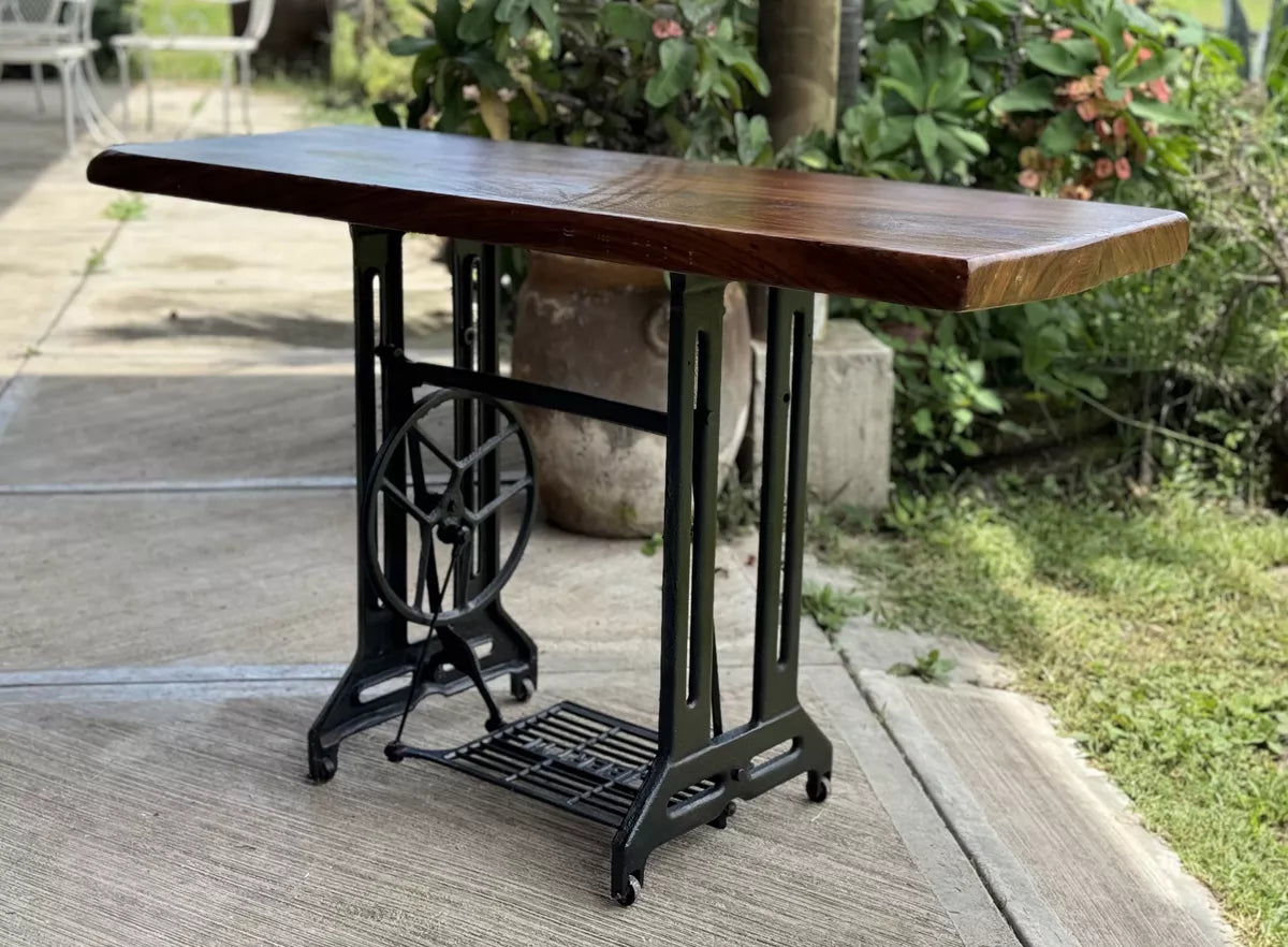 Mesa Credenza Con Pedal De Maquina De Coser Antigua.