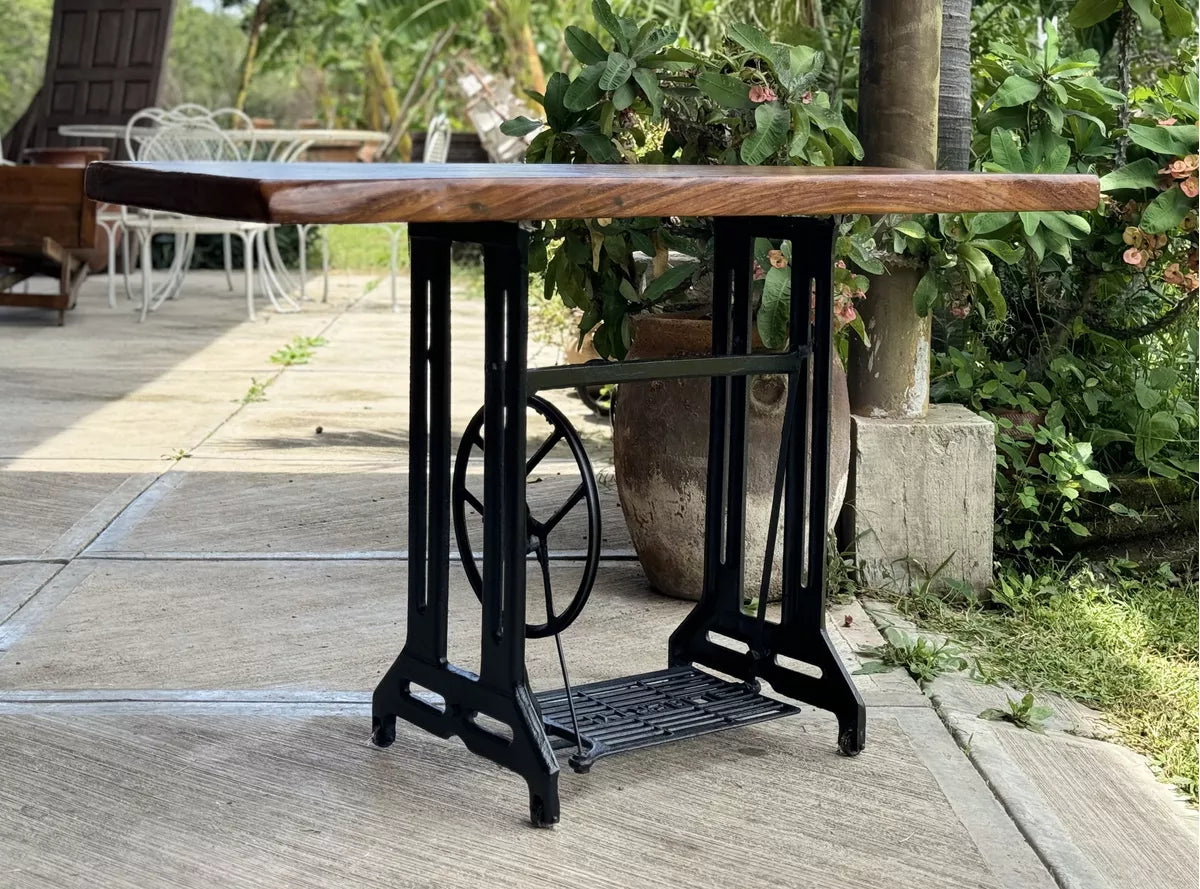 Mesa Credenza Con Pedal De Maquina De Coser Antigua.