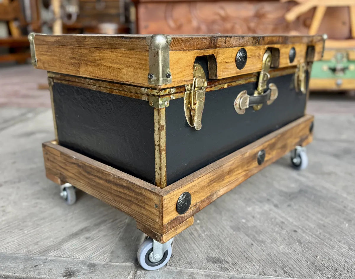 Mesa De Centro Con Baul Petaca Velis Negro Antiguo Azul