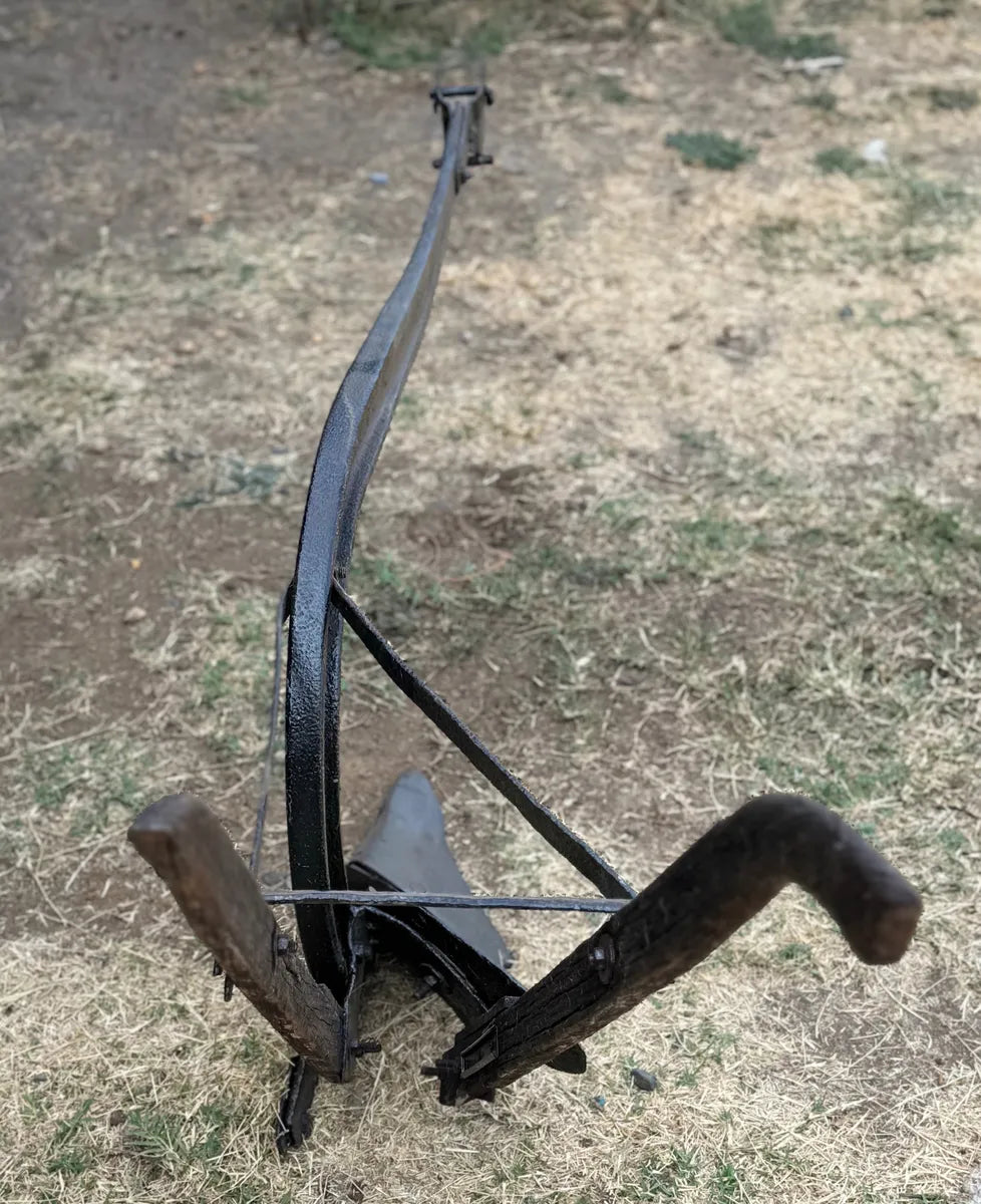 Muy Antiguo Y Original Arado De Hierro Sólido Con Reja