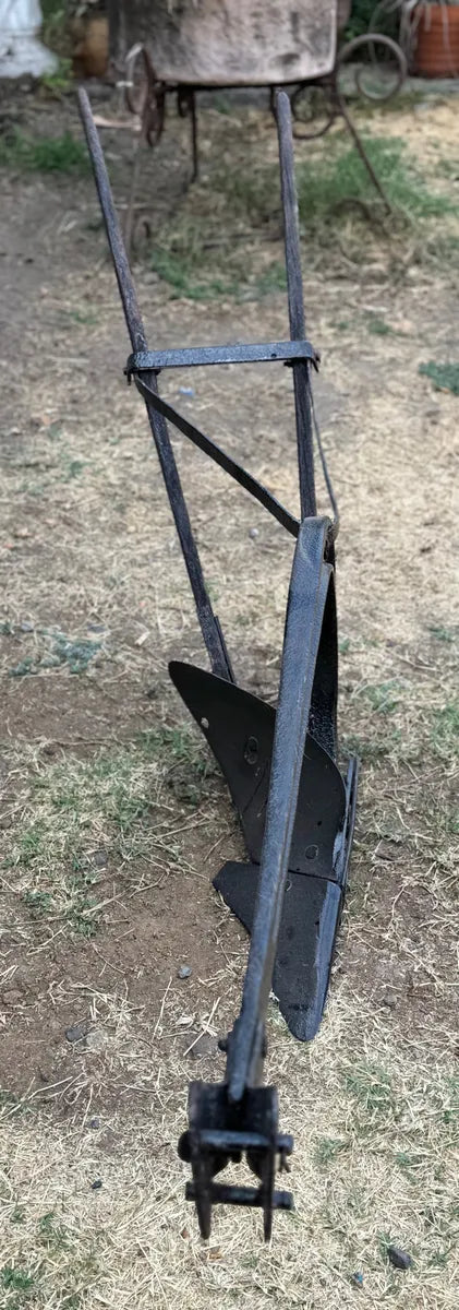 Muy Antiguo Y Original Arado De Hierro Sólido Con Reja