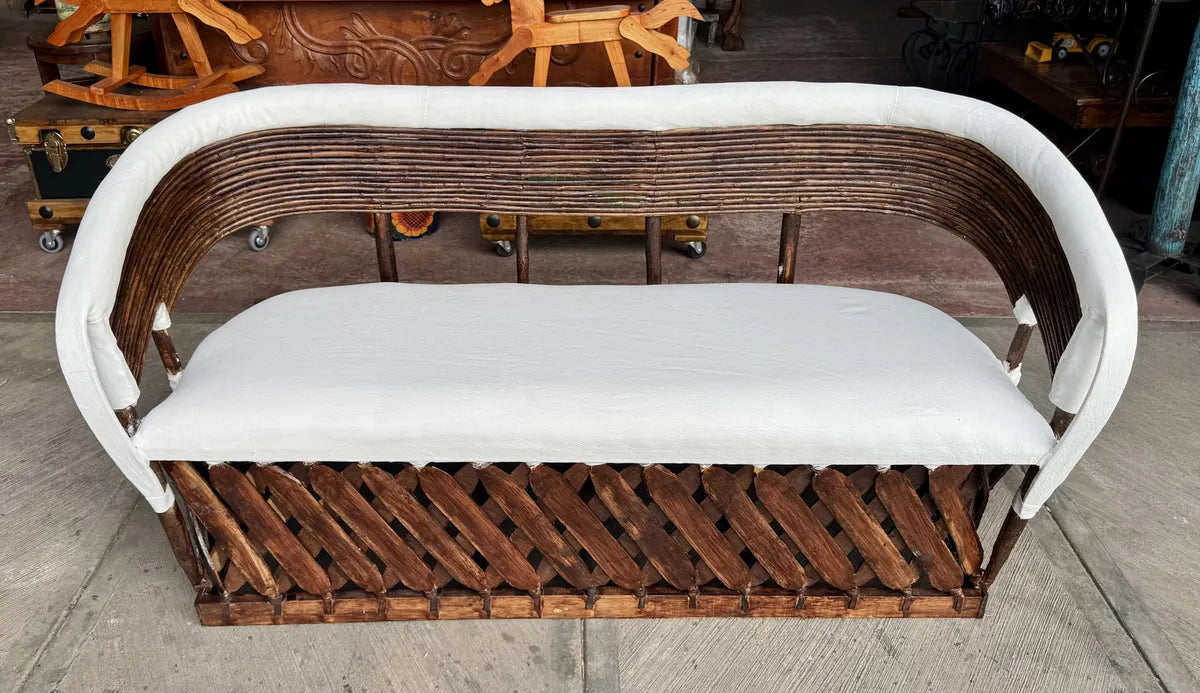 Sillon Equipal Tradicional 3 Personas Estilo Varas Antiguo Blanco Piel De Cerdo Agregar a favoritos