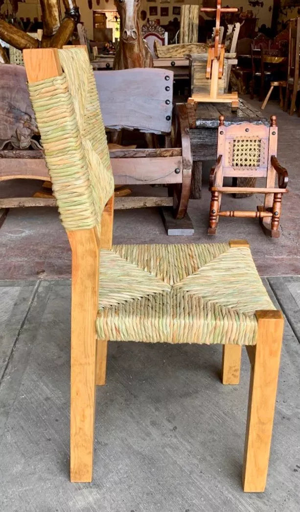 Silla Artesanal Madera Sustentable Estilo Elegante Antiguo.