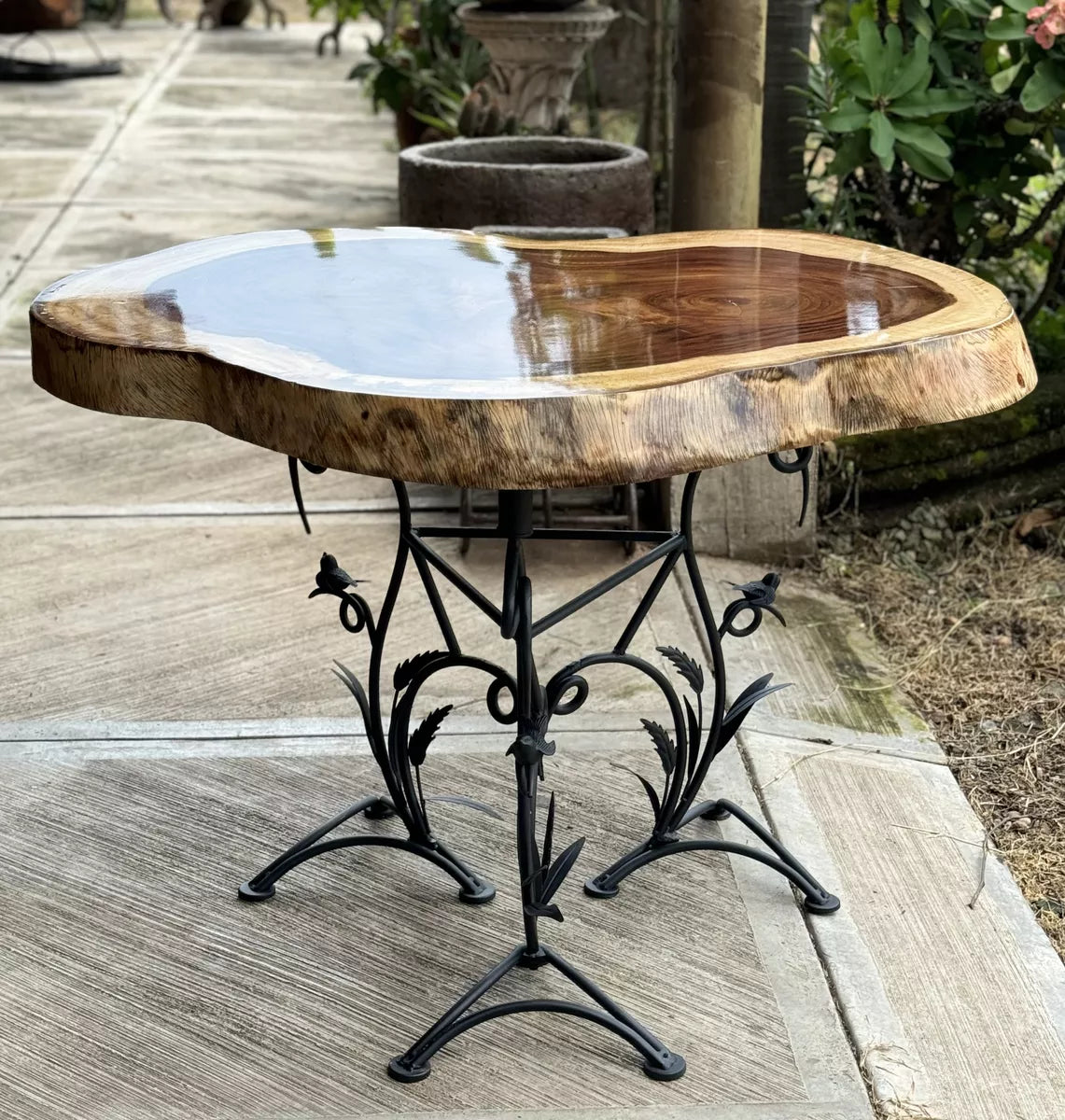 Mesa Credenza Con Cubierta De Rodaja Parota Estilo Antiguo.