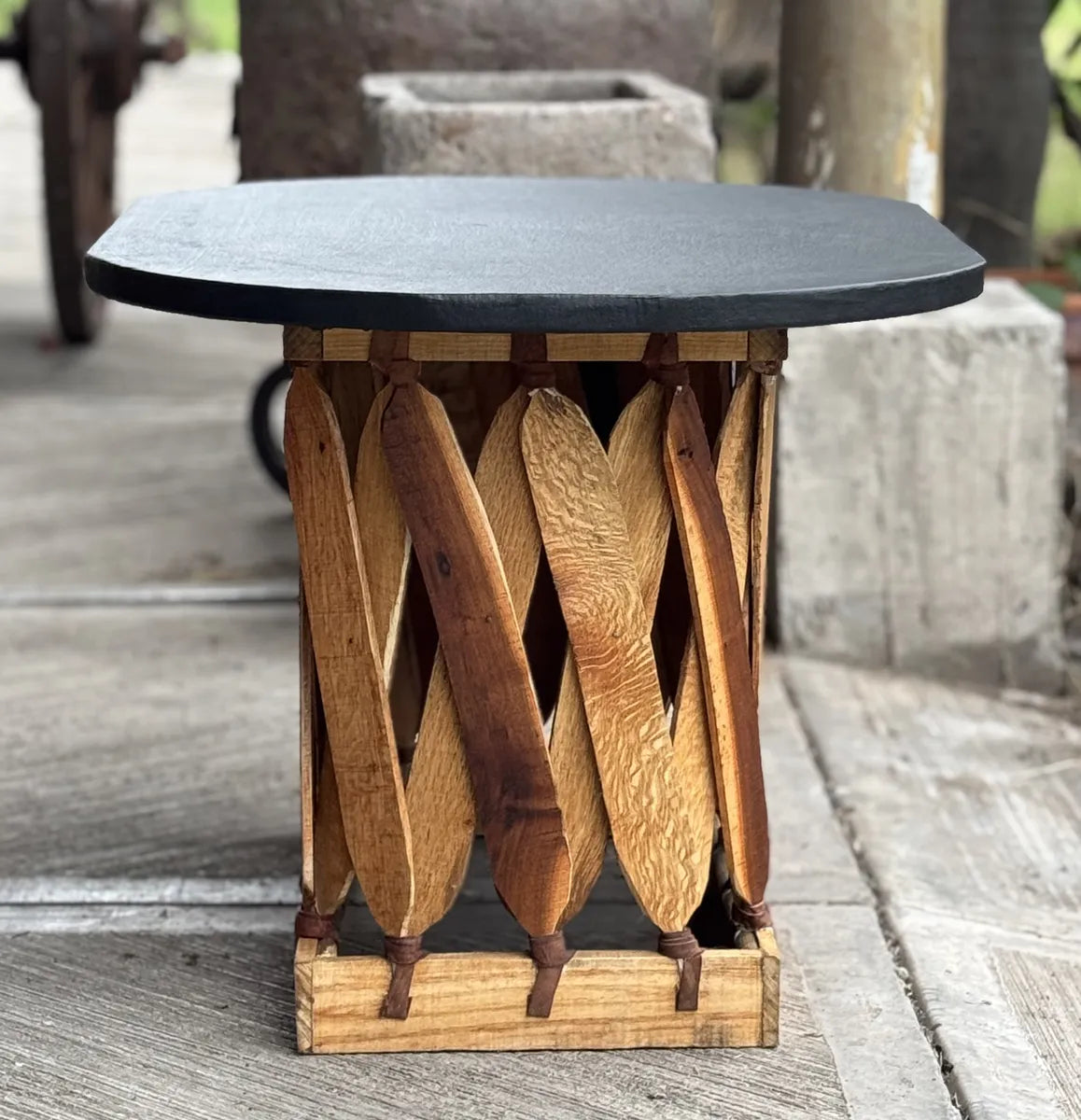 Mesa De Centro Artesanal Ovalada Madera Piel Estilo Antiguo.