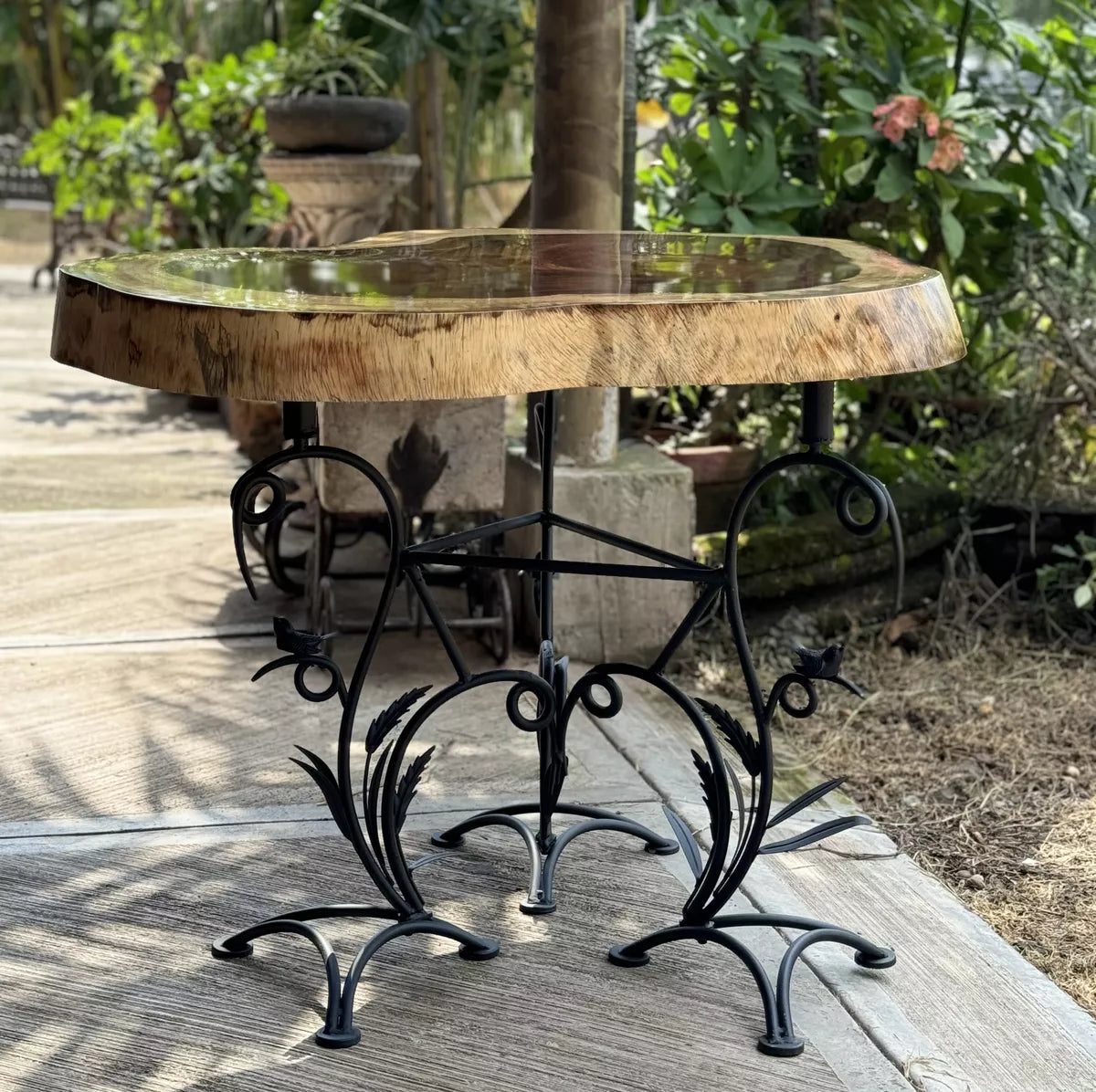 Mesa Credenza Con Cubierta De Rodaja Parota Estilo Antiguo.