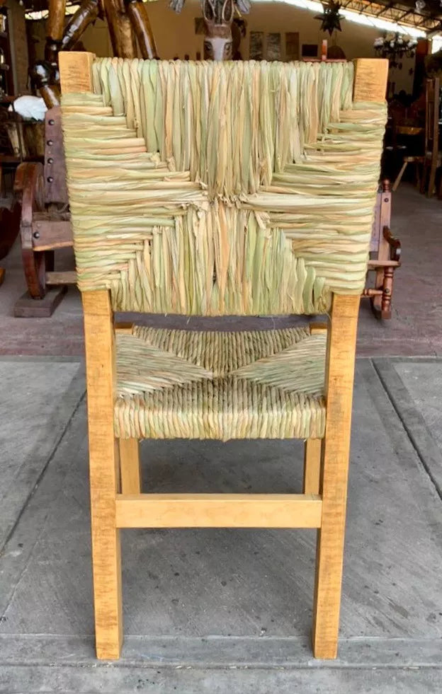 Silla Artesanal Madera Sustentable Estilo Elegante Antiguo.