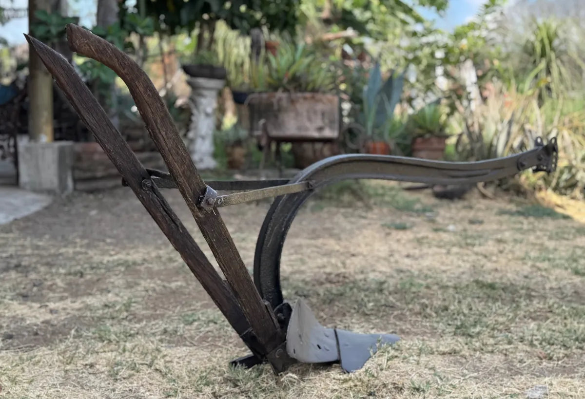 Muy Antiguo Y Original Arado De Hierro Sólido Con Reja