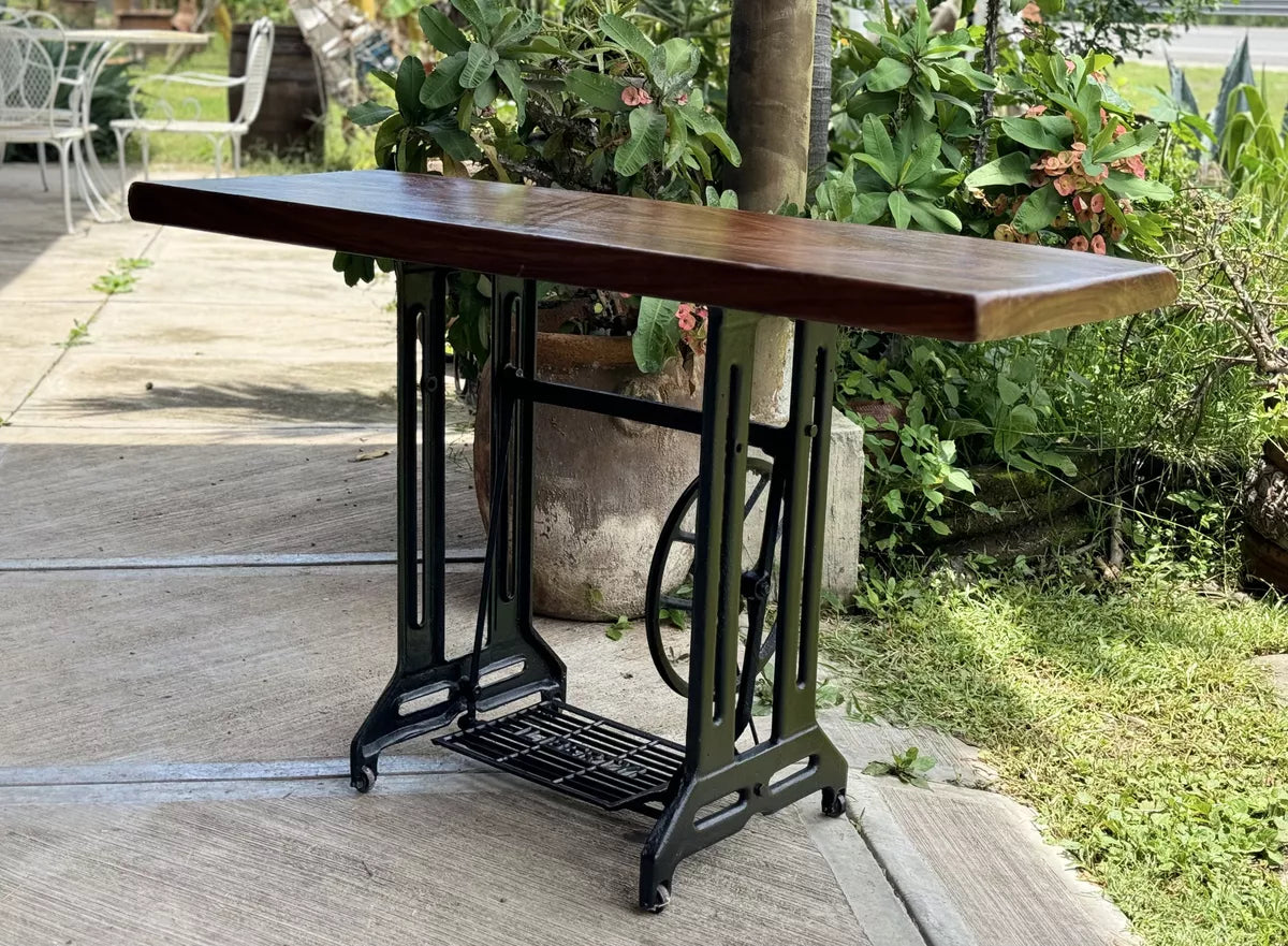 Mesa Credenza Con Pedal De Maquina De Coser Antigua.
