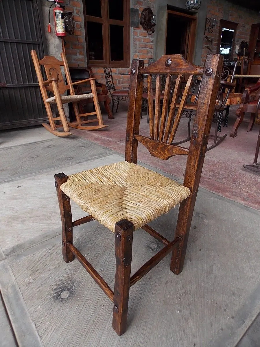 Bella Silla Artesanal De Madera Sustentable. Estilo Antiguo.