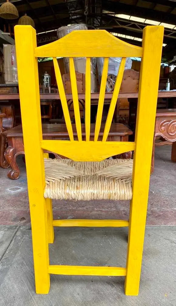 Silla Artesanal Amarilla Madera Sustentable Estilo Antiguo.