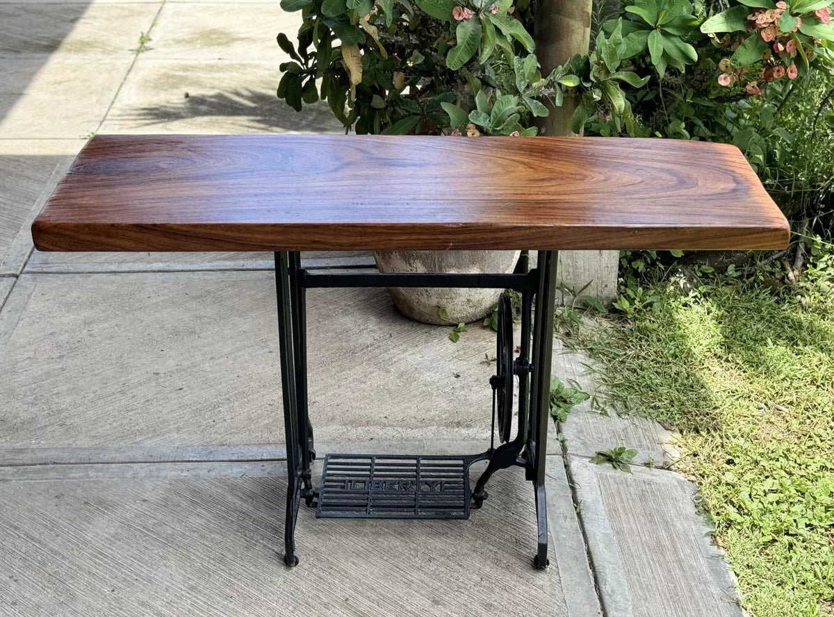 Mesa Credenza Con Pedal De Maquina De Coser Antigua.