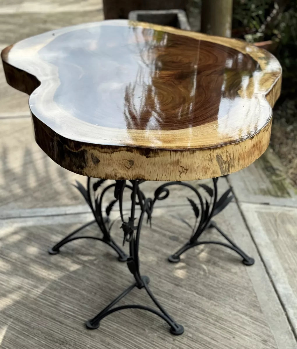 Mesa Credenza Con Cubierta De Rodaja Parota Estilo Antiguo.