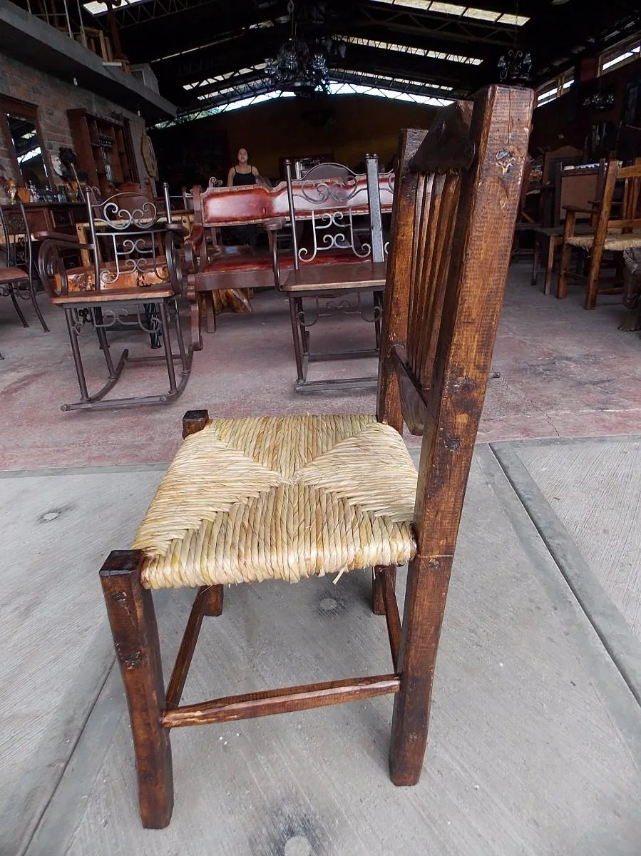 Bella Silla Artesanal De Madera Sustentable. Estilo Antiguo.