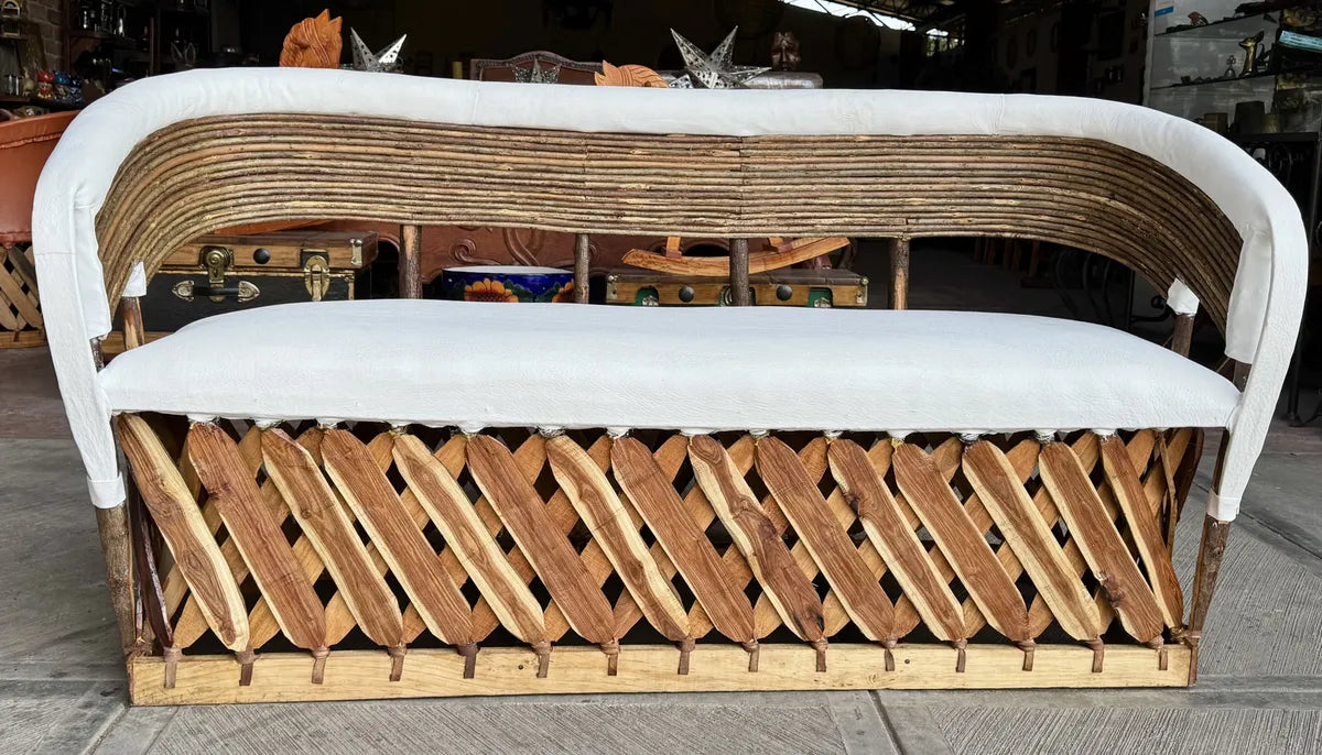 Sillon Equipal Tradicional Para 3 Personas Estilo Varas Blanco Piel De Cerdo Agregar a favoritos