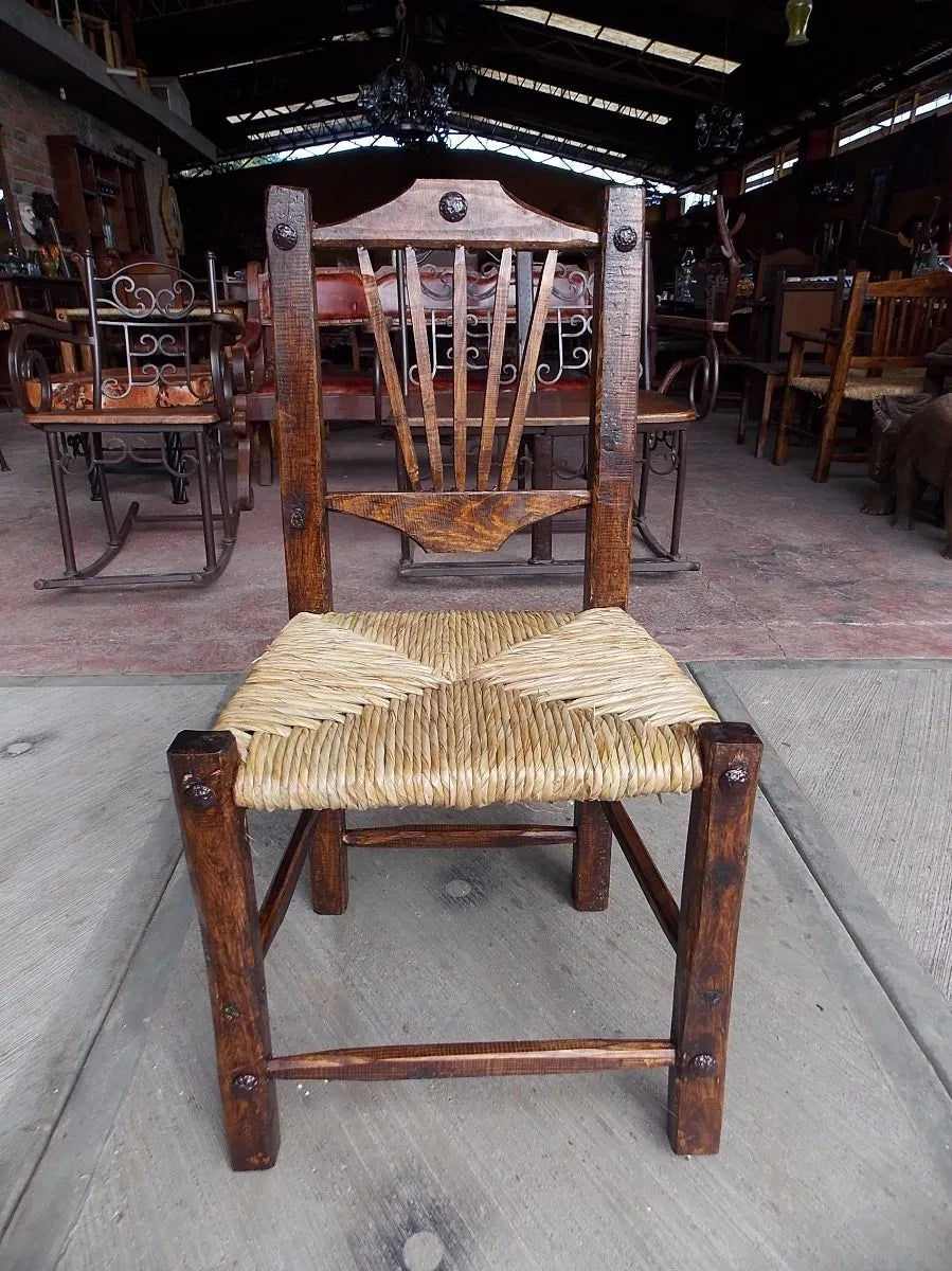 Bella Silla Artesanal De Madera Sustentable. Estilo Antiguo.