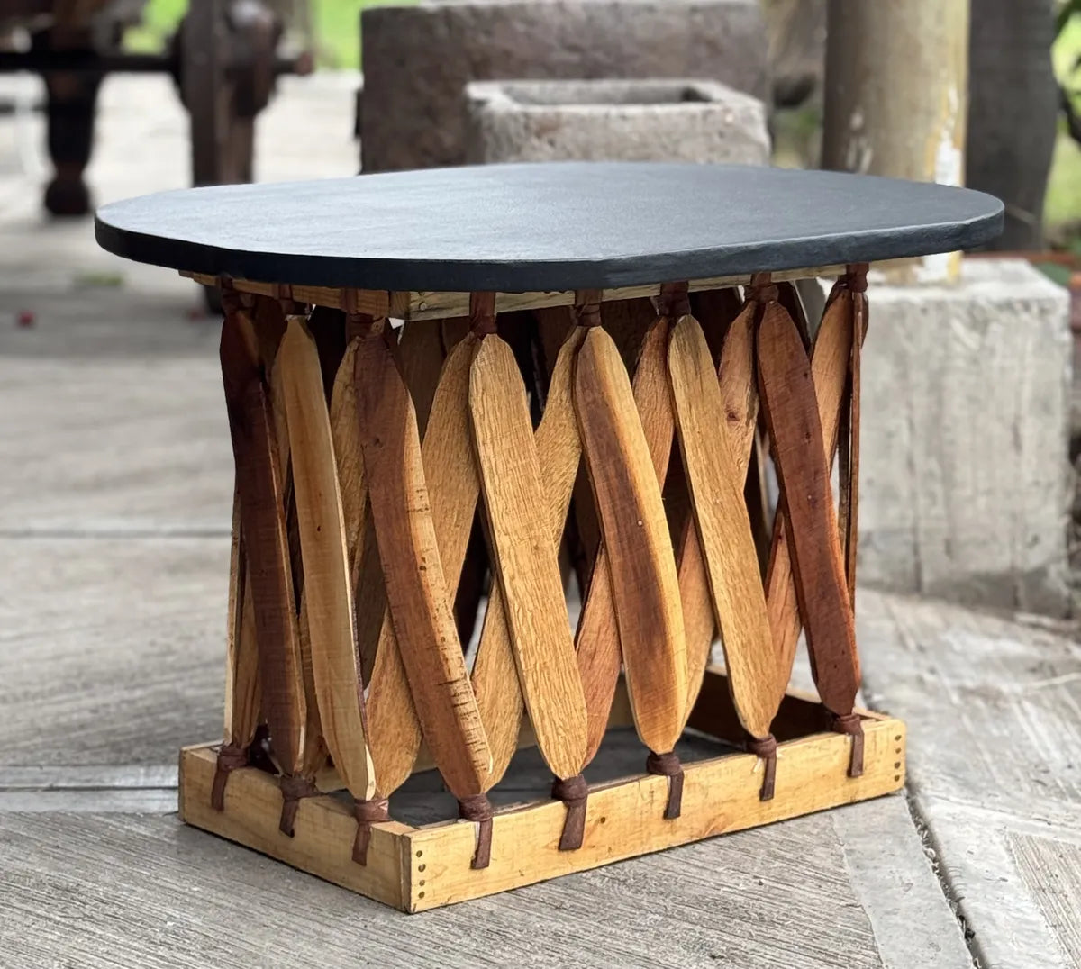 Mesa De Centro Artesanal Ovalada Madera Piel Estilo Antiguo.