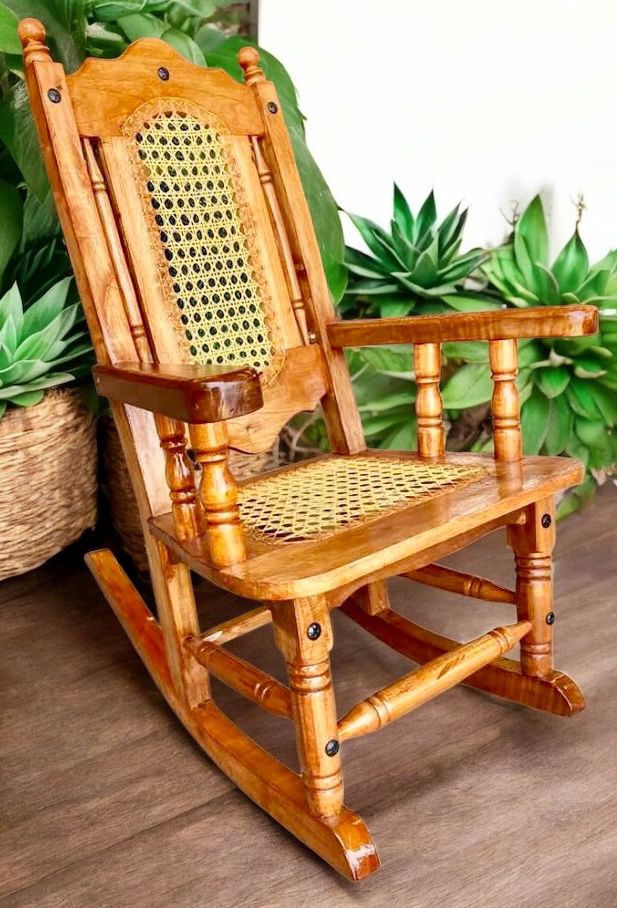 Mecedora Balancin Madera Cedro Estilo Antiguo.
