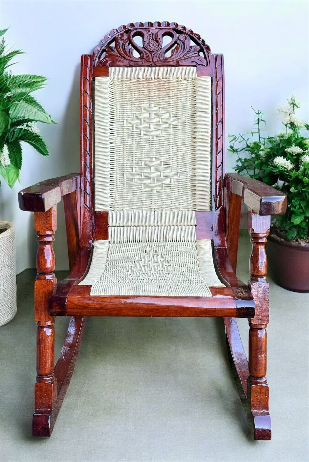 Amplia Silla Mecedora Balancin Madera Cedro Estilo Antiguo