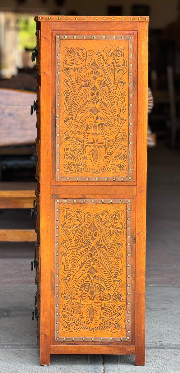 Cajonera De Madera Cedro Y Piel Estilo Antiguo.