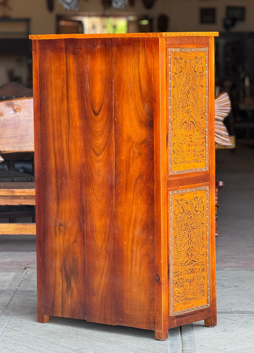 Cajonera De Madera Cedro Y Piel Estilo Antiguo.
