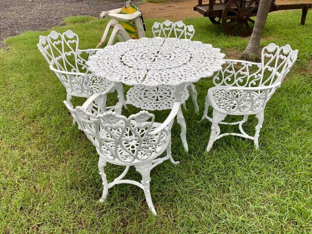 Reinforced Aluminum Antique Style Flowers Handcrafted Dining Room