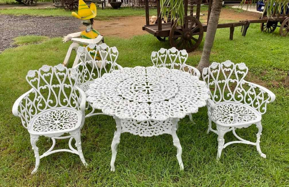 Reinforced Aluminum Antique Style Flowers Handcrafted Dining Room