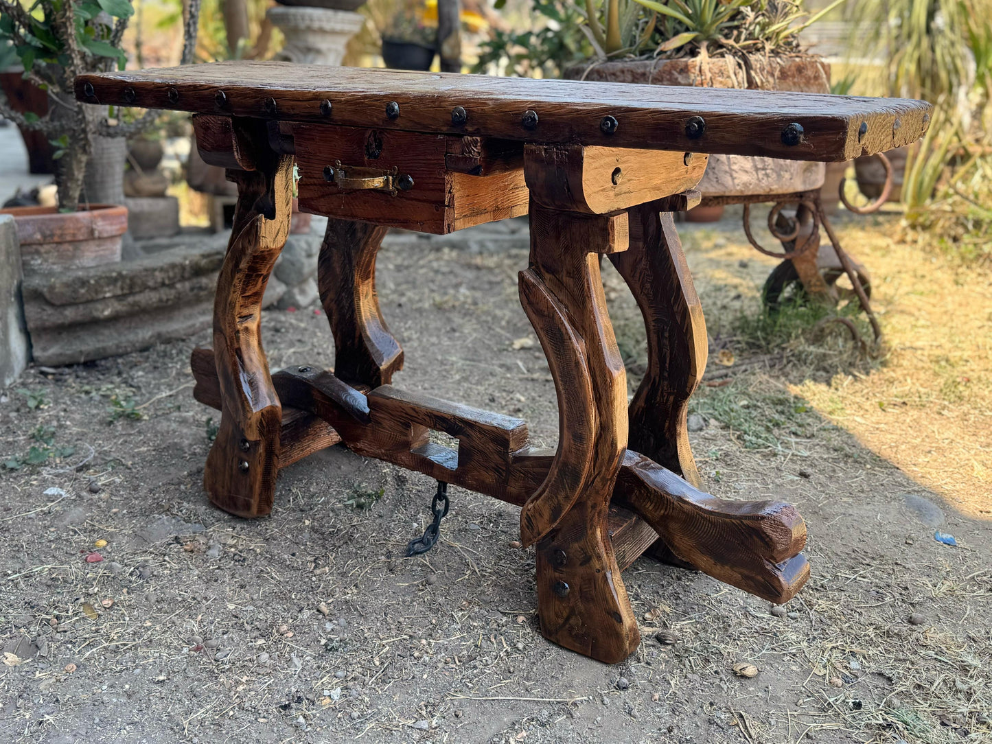 Original Credenza Bufetera De Madera Y Puerta Antigua Con Cajones Y Patas De Yugos