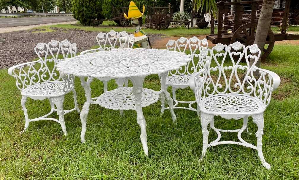 Reinforced Aluminum Antique Style Flowers Handcrafted Dining Room