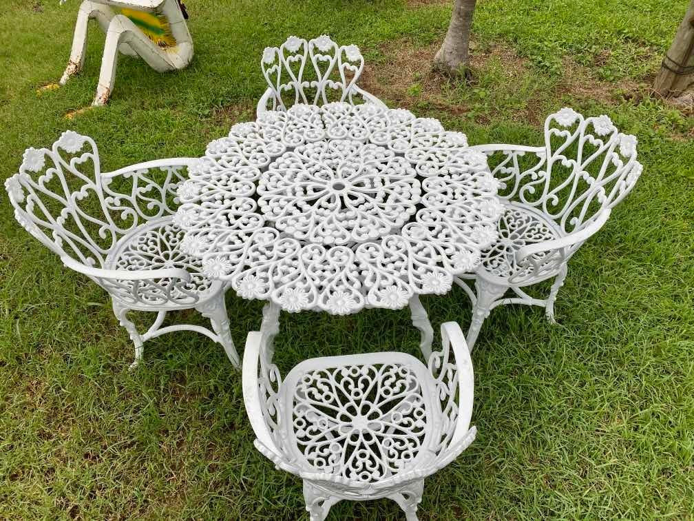 Reinforced Aluminum Antique Style Flowers Handcrafted Dining Room