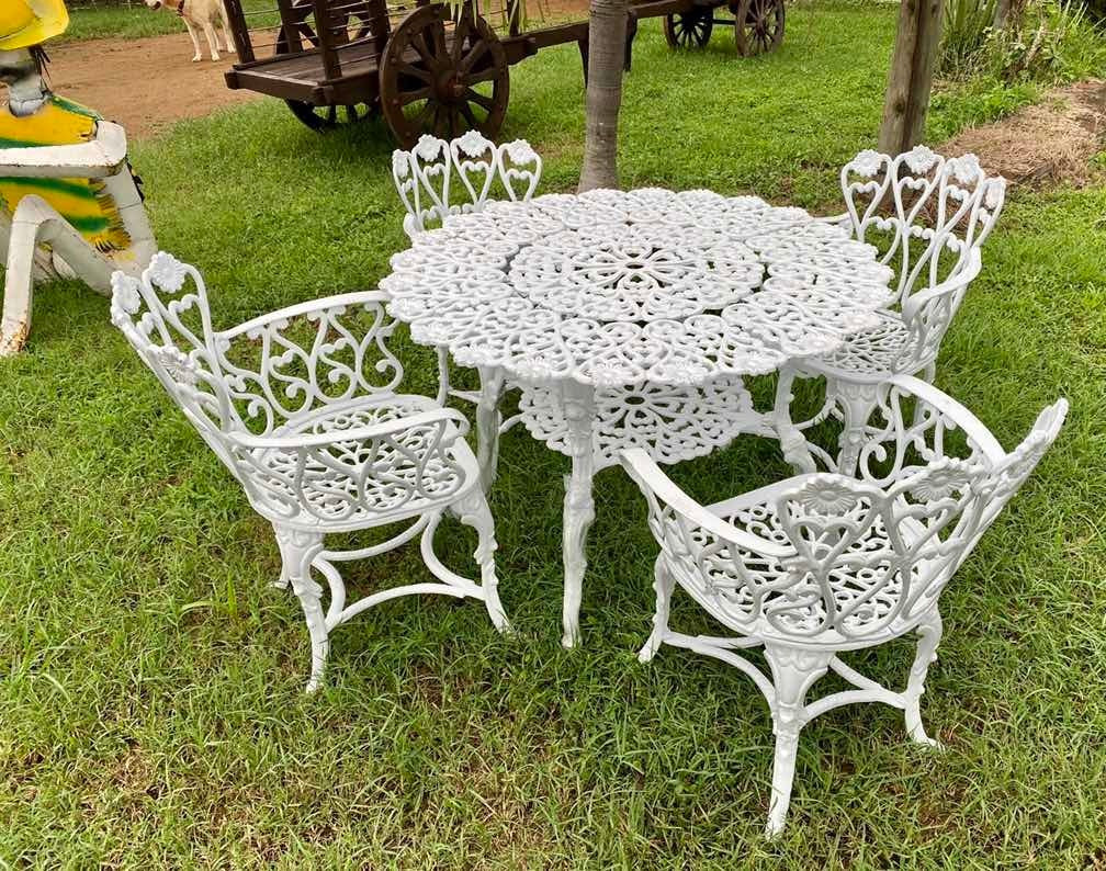 Reinforced Aluminum Antique Style Flowers Handcrafted Dining Room