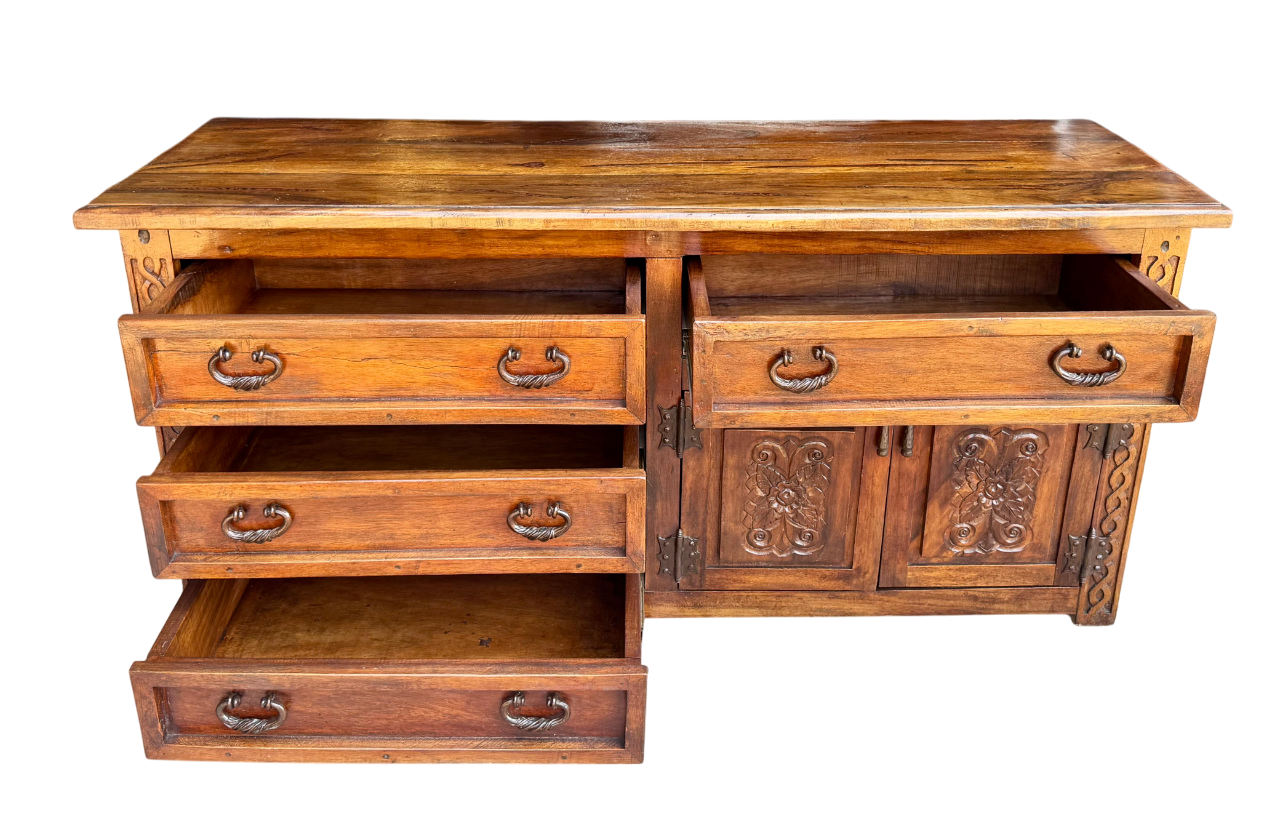 Cajonera de Madera de mezquite con las tallas en el exterior antigua