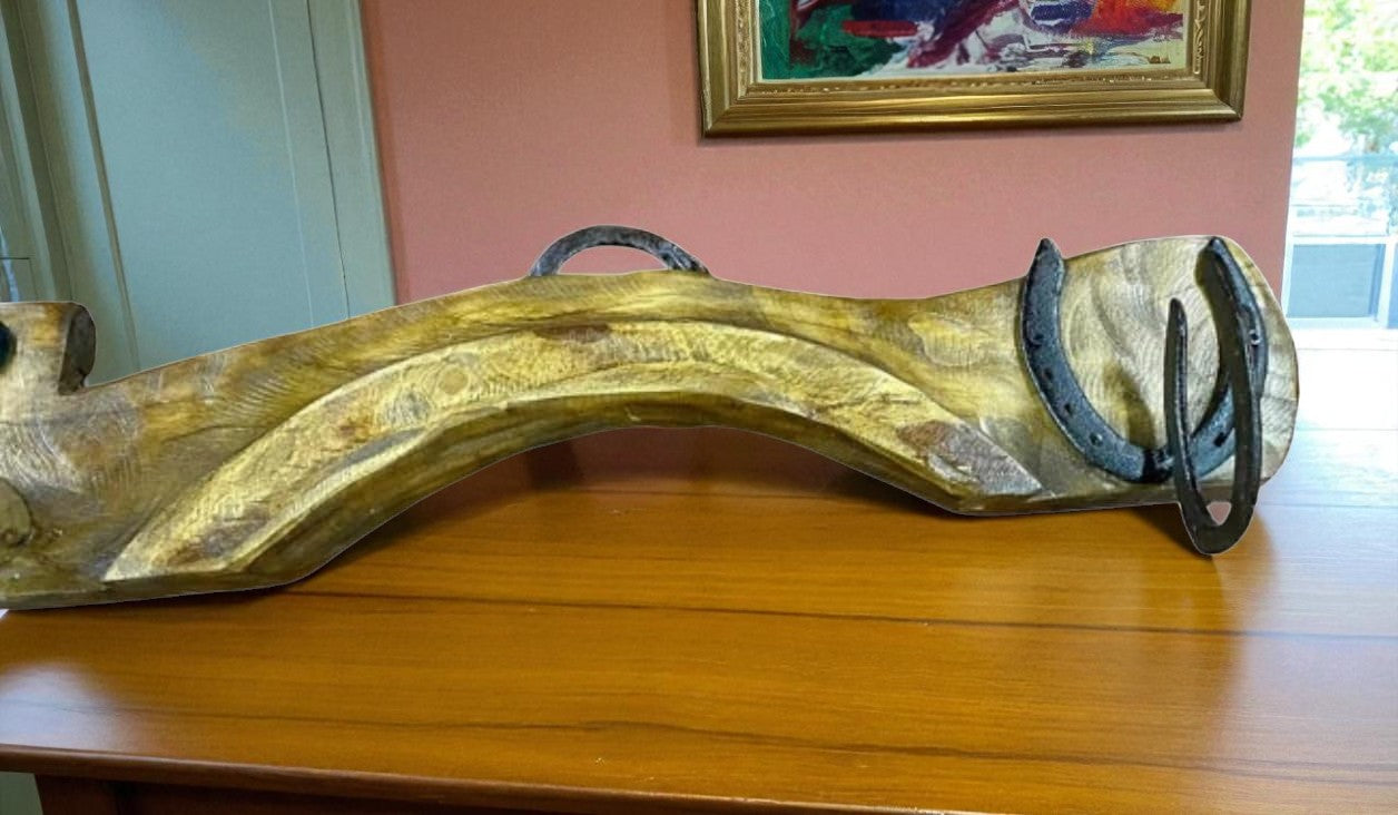 Perchero Exclusivo de Madera Antigua con Herraduras y Cuernos de Toro