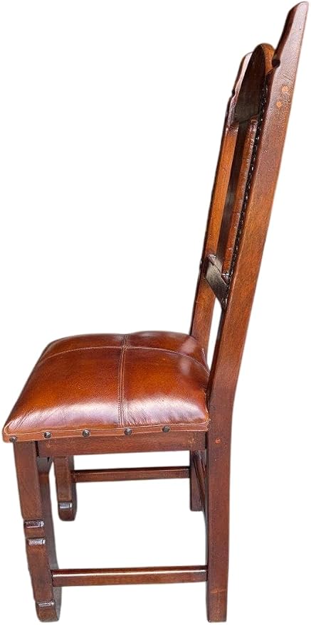 Silla de Mezquite con Asiento de Piel de Res y Herrajes.