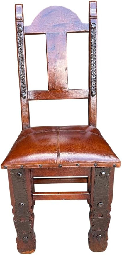 Silla de Mezquite con Asiento de Piel de Res y Herrajes.
