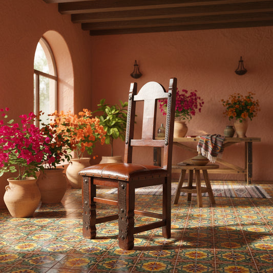 Silla de Mezquite con Asiento de Piel de Res y Herrajes.