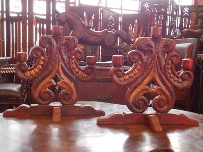 Par De Antiguos Candelabros De Madera Tallados A Mano (Usado)