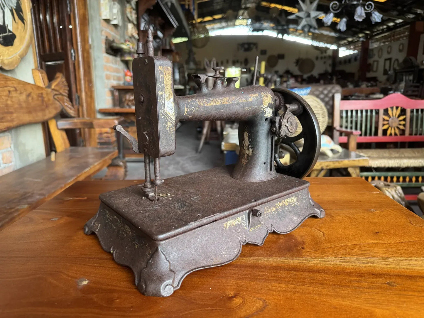 Antigua Maquina De Coser De Principios De Siglo Xx.