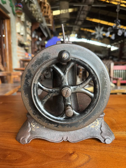 Antigua Maquina De Coser De Principios De Siglo Xx.