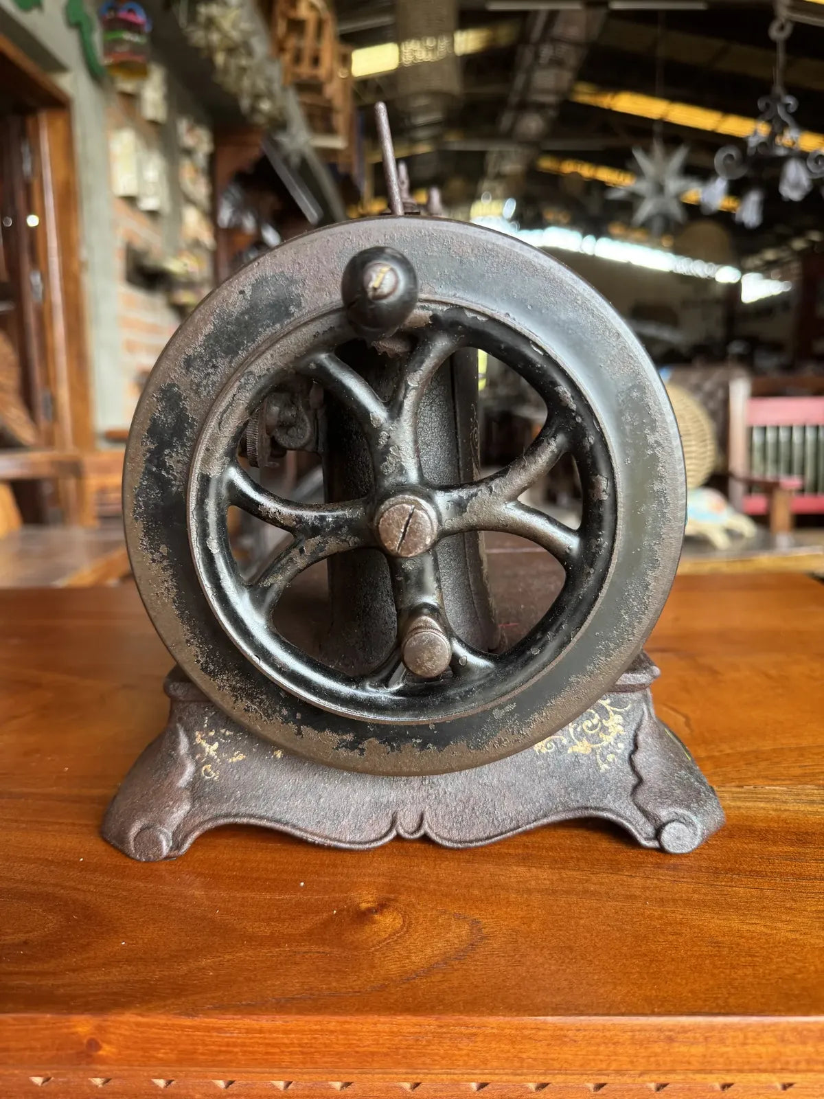 Antigua Maquina De Coser De Principios De Siglo Xx.