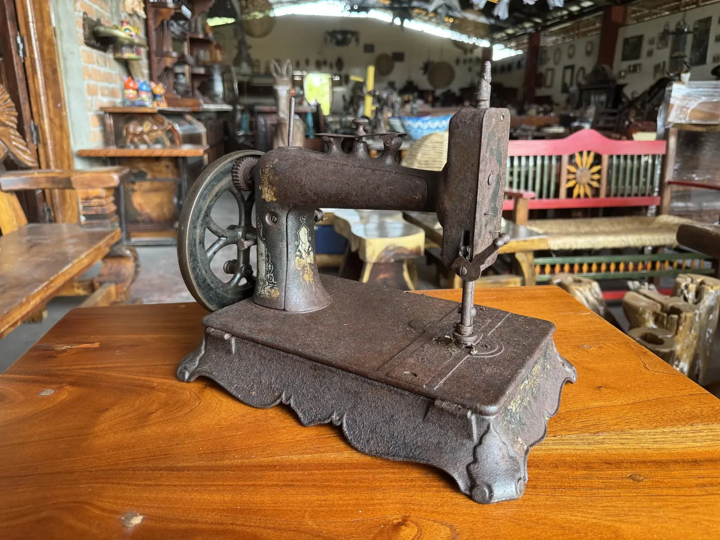 Antigua Maquina De Coser De Principios De Siglo Xx.