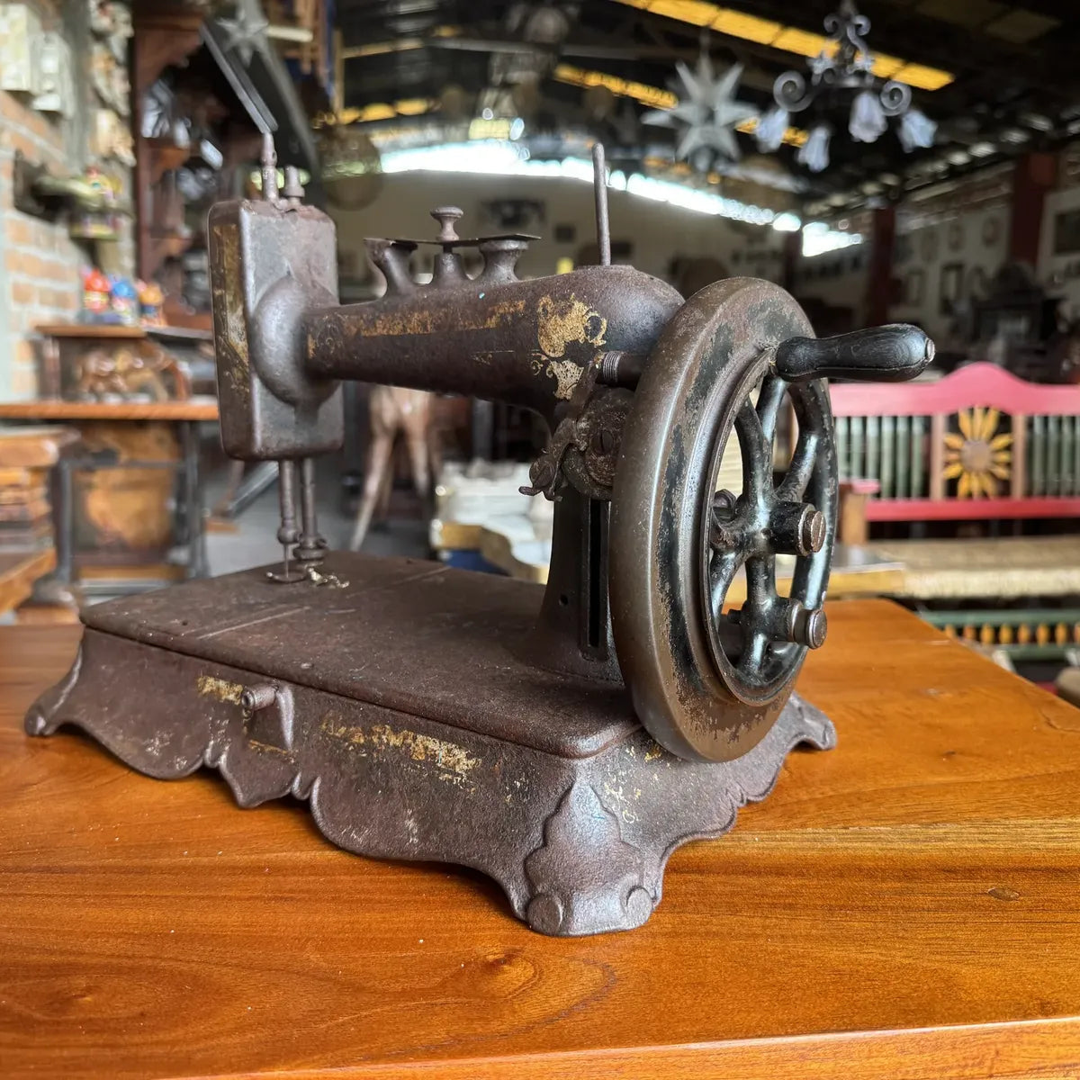 Antigua Maquina De Coser De Principios De Siglo Xx.